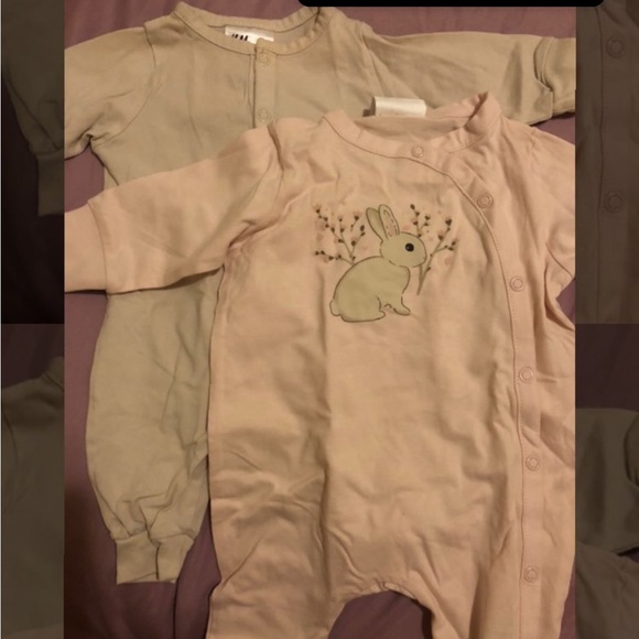 Preemie H&M Button Rompers - Picture 5 of 5